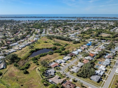 Under contract-accepting backup offers. This charming and cozy on Gulf Gate Golf Club in Florida - for sale on GolfHomes.com, golf home, golf lot