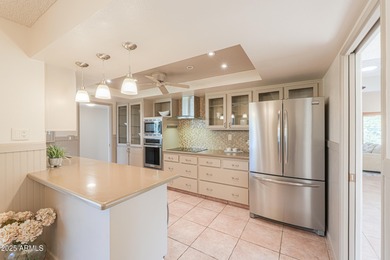 Welcome to this well-maintained 2-bedroom, 2-bath Gemini/Twin on Sun City-Willow Creek / Willow Brook  in Arizona - for sale on GolfHomes.com, golf home, golf lot