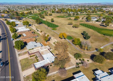 Welcome to this well-maintained 2-bedroom, 2-bath Gemini/Twin on Sun City-Willow Creek / Willow Brook  in Arizona - for sale on GolfHomes.com, golf home, golf lot