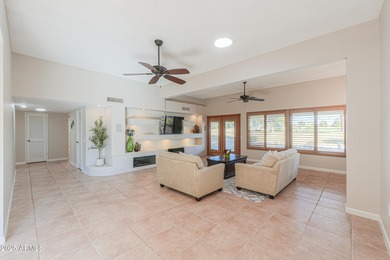 Welcome to this well-maintained 2-bedroom, 2-bath Gemini/Twin on Sun City-Willow Creek / Willow Brook  in Arizona - for sale on GolfHomes.com, golf home, golf lot