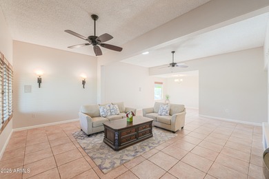 Welcome to this well-maintained 2-bedroom, 2-bath Gemini/Twin on Sun City-Willow Creek / Willow Brook  in Arizona - for sale on GolfHomes.com, golf home, golf lot