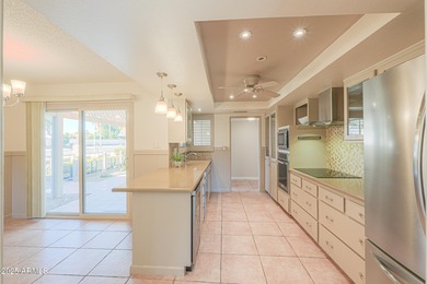 Welcome to this well-maintained 2-bedroom, 2-bath Gemini/Twin on Sun City-Willow Creek / Willow Brook  in Arizona - for sale on GolfHomes.com, golf home, golf lot