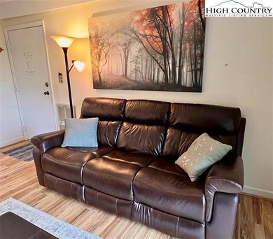 MOST AFFORDABLE CONDO AT SUGAR SKI & CC!!! Welcome to your on Sugar Mountain Golf Course in North Carolina - for sale on GolfHomes.com, golf home, golf lot