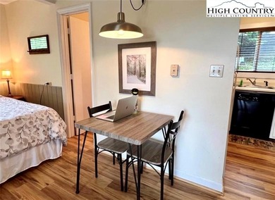 MOST AFFORDABLE CONDO AT SUGAR SKI & CC!!! Welcome to your on Sugar Mountain Golf Course in North Carolina - for sale on GolfHomes.com, golf home, golf lot