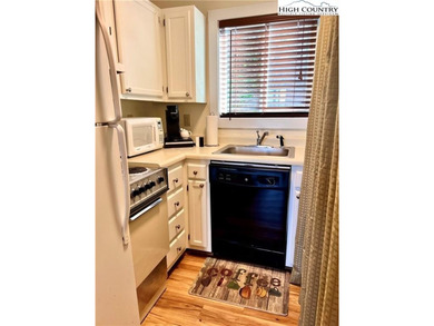 MOST AFFORDABLE CONDO AT SUGAR SKI & CC!!! Welcome to your on Sugar Mountain Golf Course in North Carolina - for sale on GolfHomes.com, golf home, golf lot