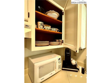 MOST AFFORDABLE CONDO AT SUGAR SKI & CC!!! Welcome to your on Sugar Mountain Golf Course in North Carolina - for sale on GolfHomes.com, golf home, golf lot