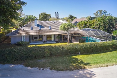 Rare opportunity in Marlwood Estates at PGA National! This on  in Florida - for sale on GolfHomes.com, golf home, golf lot