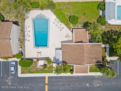 Welcome to this charming 2-bedroom, 1-bath ground-floor condo in on Mallards Landing Golf Course in Florida - for sale on GolfHomes.com, golf home, golf lot