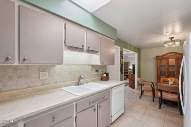 Perfect Sun City Condo, 2 Bedrooms plus Arizona Room, 2 Baths on Sun City Lakes West and East in Arizona - for sale on GolfHomes.com, golf home, golf lot