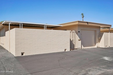 Perfect Sun City Condo, 2 Bedrooms plus Arizona Room, 2 Baths on Sun City Lakes West and East in Arizona - for sale on GolfHomes.com, golf home, golf lot