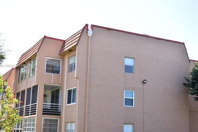 this is a very well kept unit which features privacy, extra on Sunrise Lakes Phase III in Florida - for sale on GolfHomes.com, golf home, golf lot