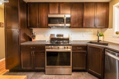 Discover low-maintenance living in this updated 2-bedroom on  in Oregon - for sale on GolfHomes.com, golf home, golf lot