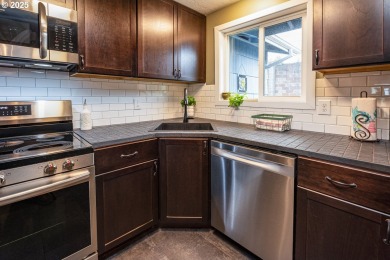 Discover low-maintenance living in this updated 2-bedroom on  in Oregon - for sale on GolfHomes.com, golf home, golf lot