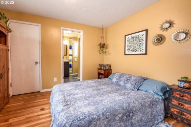 Discover low-maintenance living in this updated 2-bedroom on  in Oregon - for sale on GolfHomes.com, golf home, golf lot
