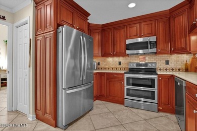 Sunny and bright townhome just minutes from Wrightsville Beach on Inland Greens Golf Course in North Carolina - for sale on GolfHomes.com, golf home, golf lot