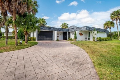 BACK ON THE MARKET Feels like a 3-bedroom home. This spacious on Woodlands Country Club in Florida - for sale on GolfHomes.com, golf home, golf lot