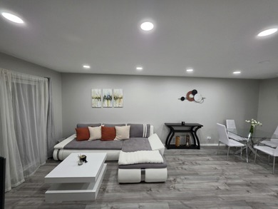 Welcome to 1930 Kenilworth Cir, unit E! Just the place that you on Hilldale Golf Club in Illinois - for sale on GolfHomes.com, golf home, golf lot