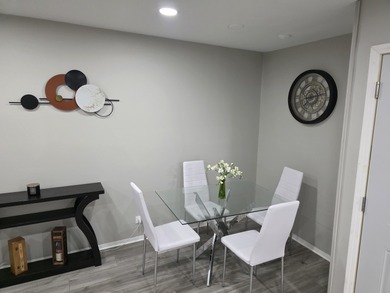 Welcome to 1930 Kenilworth Cir, unit E! Just the place that you on Hilldale Golf Club in Illinois - for sale on GolfHomes.com, golf home, golf lot