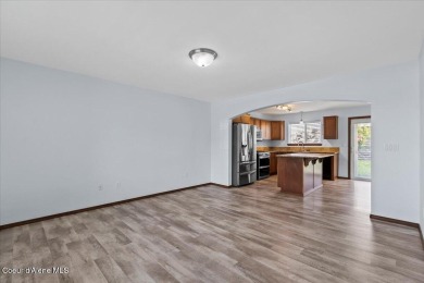 Squeaky clean and ready for new owners. Conveniently located to on Prairie Falls Golf Club in Idaho - for sale on GolfHomes.com, golf home, golf lot