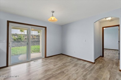 Squeaky clean and ready for new owners. Conveniently located to on Prairie Falls Golf Club in Idaho - for sale on GolfHomes.com, golf home, golf lot