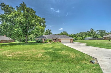 Remodeled and updated Spacious Home in Shawnee Oklahoma on Elks Country Club in Oklahoma - for sale on GolfHomes.com, golf home, golf lot