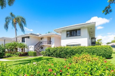 Step inside and be greeted by an inviting spacious layout. Make on Quail Ridge Golf Course and Country Club in Florida - for sale on GolfHomes.com, golf home, golf lot