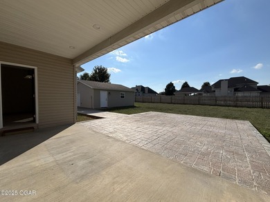 Beautifully Maintained Briarbrook Home with Detached on Briarbrook Golf Course in Missouri - for sale on GolfHomes.com, golf home, golf lot