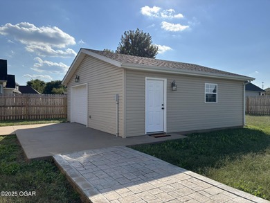 Beautifully Maintained Briarbrook Home with Detached on Briarbrook Golf Course in Missouri - for sale on GolfHomes.com, golf home, golf lot