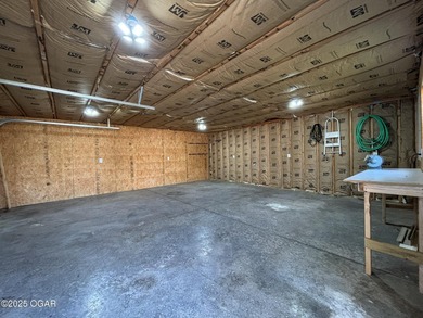 Beautifully Maintained Briarbrook Home with Detached on Briarbrook Golf Course in Missouri - for sale on GolfHomes.com, golf home, golf lot