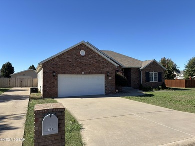 Beautifully Maintained Briarbrook Home with Detached on Briarbrook Golf Course in Missouri - for sale on GolfHomes.com, golf home, golf lot