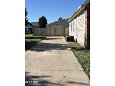 Beautifully Maintained Briarbrook Home with Detached on Briarbrook Golf Course in Missouri - for sale on GolfHomes.com, golf home, golf lot