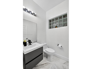 Spacious 5BR, 2.5BA home in Madison Green, Royal Palm Beach on The Links At Madison Green in Florida - for sale on GolfHomes.com, golf home, golf lot