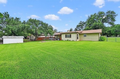Charming 3-bedroom, 2-bathroom house located in Lake Kiowa, a on Lake Kiowa Golf Course in Texas - for sale on GolfHomes.com, golf home, golf lot