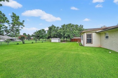 Charming 3-bedroom, 2-bathroom house located in Lake Kiowa, a on Lake Kiowa Golf Course in Texas - for sale on GolfHomes.com, golf home, golf lot