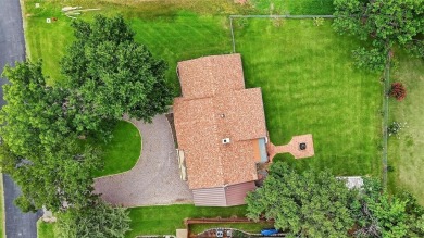 Charming 3-bedroom, 2-bathroom house located in Lake Kiowa, a on Lake Kiowa Golf Course in Texas - for sale on GolfHomes.com, golf home, golf lot