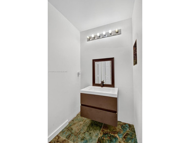 Spacious 5BR, 2.5BA home in Madison Green, Royal Palm Beach on The Links At Madison Green in Florida - for sale on GolfHomes.com, golf home, golf lot