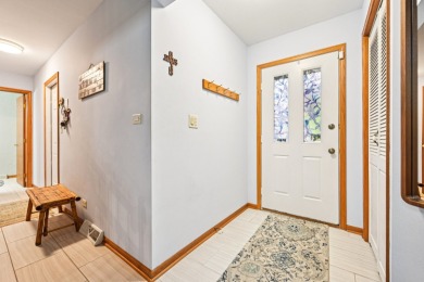 Discover this inviting home in a golf course community! Enjoy on Poplar Creek Country Club in Illinois - for sale on GolfHomes.com, golf home, golf lot