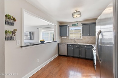 Welcome to this lovely 2-bedroom, 2-bath upper-level condo in on Raintree Golf Course in New Jersey - for sale on GolfHomes.com, golf home, golf lot