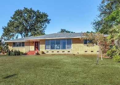 Under contract-accepting backup offers. Welcome to 2917 on Cleveland Heights Golf Course in Florida - for sale on GolfHomes.com, golf home, golf lot