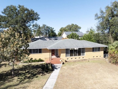 Under contract-accepting backup offers. Welcome to 2917 on Cleveland Heights Golf Course in Florida - for sale on GolfHomes.com, golf home, golf lot