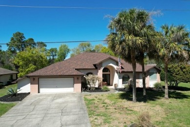 Under contract-accepting backup offers. Welcome home to this on Sugarmill Woods Golf and Country Club in Florida - for sale on GolfHomes.com, golf home, golf lot