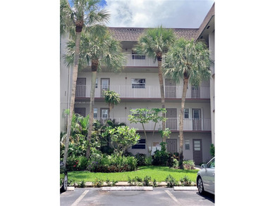 Penthouse Corner Unit.  ONE OF FEW UNITS WITH A LOW MONTHLY on  in Florida - for sale on GolfHomes.com, golf home, golf lot