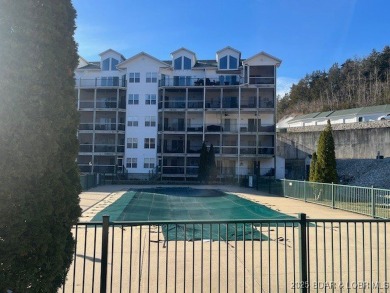 Great 3-bedroom 2 bath condo located close to the pool.  Very on The Club At Old Kinderhook in Missouri - for sale on GolfHomes.com, golf home, golf lot