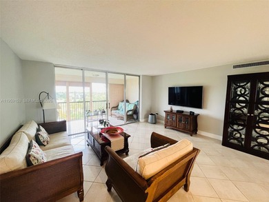 spacious 3-bedroom, 2.5-bath corner unit with 1,760 sq ft in the on Inverrary Country Club in Florida - for sale on GolfHomes.com, golf home, golf lot