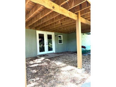 Charming 3 bedroom 2 bath home on a large corner lot.  Kitchen on Bella Vista Country Club - Berksdale in Arkansas - for sale on GolfHomes.com, golf home, golf lot