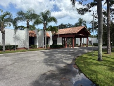 2005 Palm Harbor mobile home with a large (12x20) Florida room on Spanish Lakes Golf Village in Florida - for sale on GolfHomes.com, golf home, golf lot