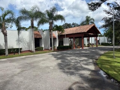 2005 Palm Harbor mobile home with a large (12x20) Florida room on Spanish Lakes Golf Village in Florida - for sale on GolfHomes.com, golf home, golf lot