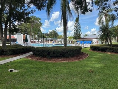 2005 Palm Harbor mobile home with a large (12x20) Florida room on Spanish Lakes Golf Village in Florida - for sale on GolfHomes.com, golf home, golf lot