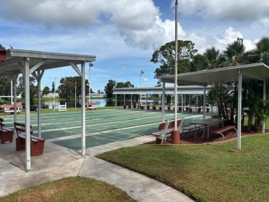2005 Palm Harbor mobile home with a large (12x20) Florida room on Spanish Lakes Golf Village in Florida - for sale on GolfHomes.com, golf home, golf lot