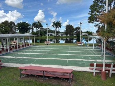 2005 Palm Harbor mobile home with a large (12x20) Florida room on Spanish Lakes Golf Village in Florida - for sale on GolfHomes.com, golf home, golf lot
